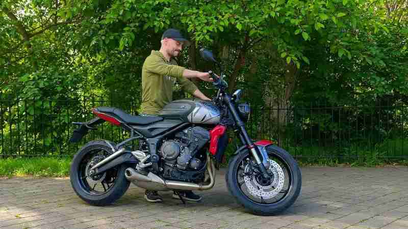Firing up the engine of the awesome Triumph Trident 660! Watch the full review on my channel!

Thanks for watching!

SUBSCRIBE! 👍🏻
Click here: http://www.youtube.com/eddiesetgo?sub_confirmation=1

C - Digital concept art for illustrative purpose, tags: 660 special edition - Monok